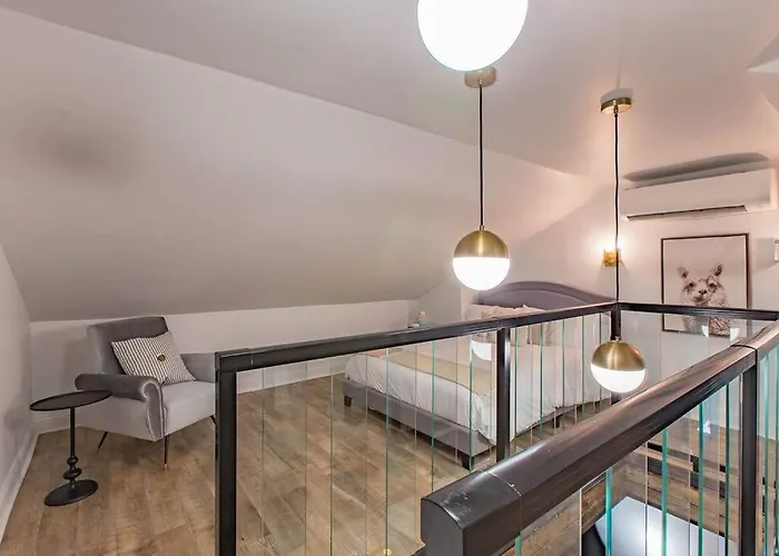 King Bed / Free Parking / Bbq / Fire Pit / Arcade Ferienhaus