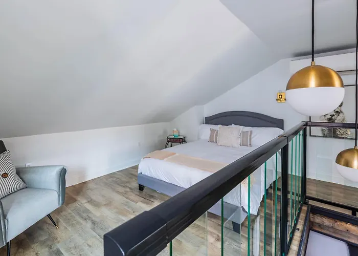 King Bed / Free Parking / Bbq / Fire Pit / Arcade Ferienhaus